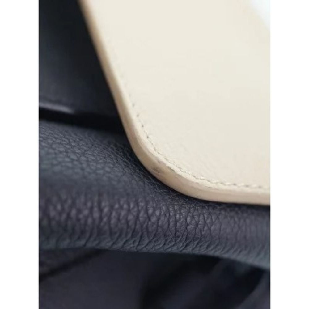 Louis Vuitton Lock Me MM Handbag - Picture 8 of 9